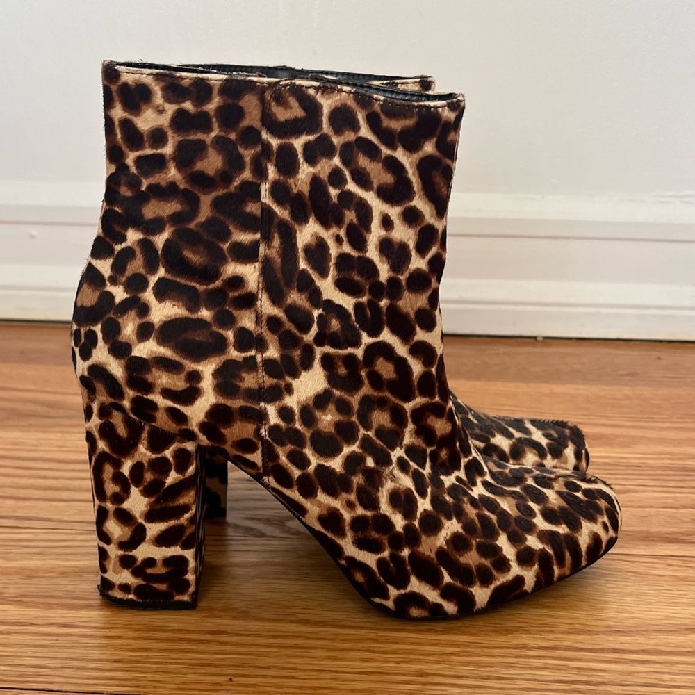 Leopard print 9.5 Charles David 3.5 inch block heels. Calf hair material.